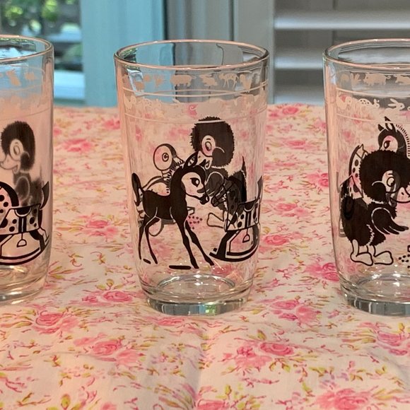 Adorable 1940s Juice/Kids Drinking Glasses (set of 4) - Picture 11 of 16